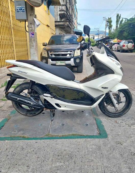 Honda รุ่น PCX สีขาว 2