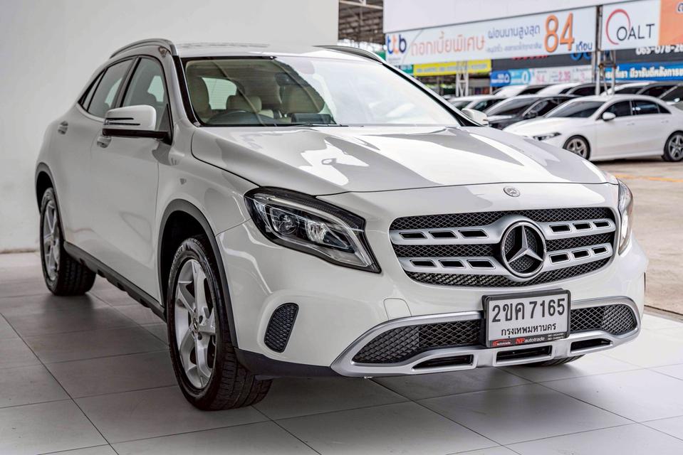 รหัสรถ NP7165 BENZ GLA200 1.6 URBAN 2021