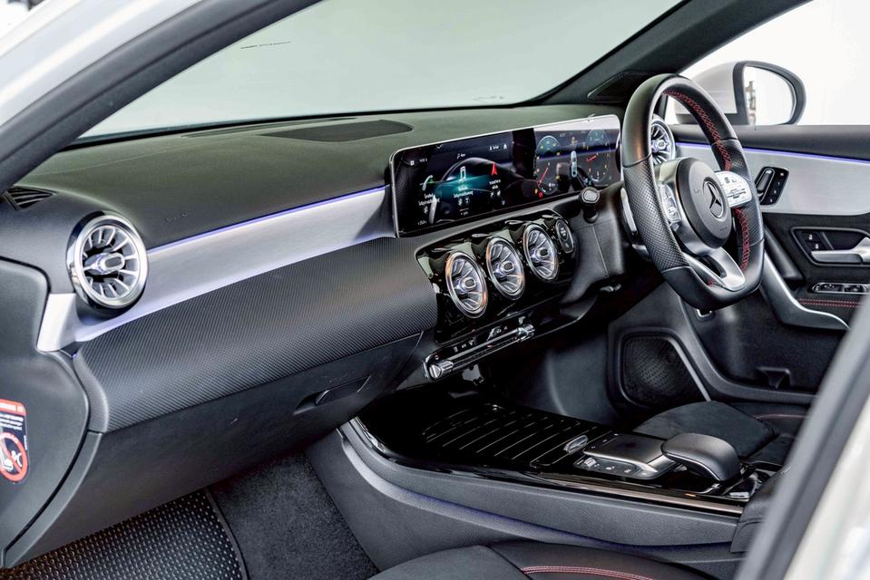 รหัสรถ NP1280 รุ่นรถ : BENZ A200 AMG ปีรถ : 2020 10