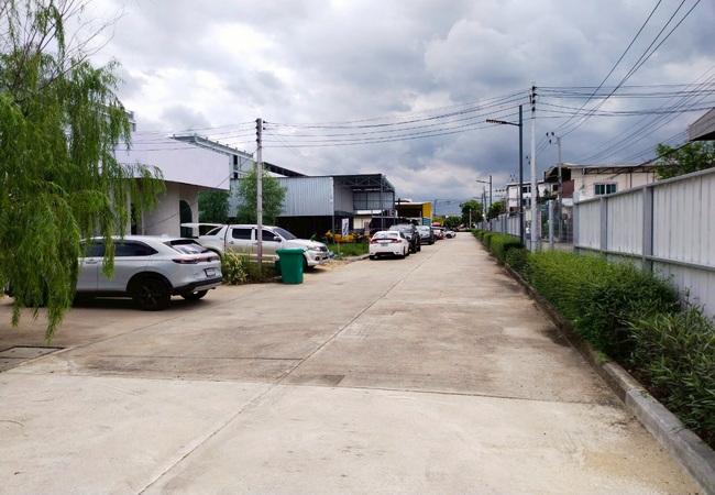 เซ้งและให้เช่าพื้นที่ประกอบธุรกิจ อาคาร 1 ชั้น ซอยลาดปลาเค้า 8 ทำเลดี 2