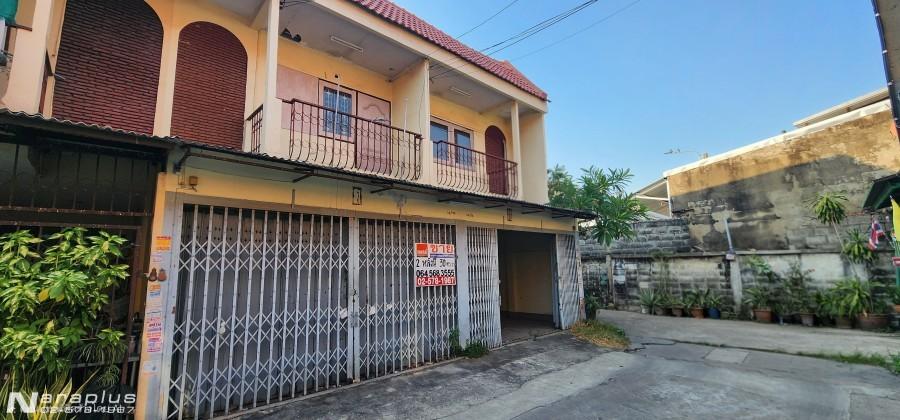 69030200 : ขายทาวน์เฮ้าส์ 2 ชั้นหลังมุม 2 หลังติด พร้อมต่อเติมหน้าบ้าน เนื้อที่หลังละ 15 ตารางวา รวม 30 ตารางวา ถนนเอกชัย 30 จอมทอง กรุงเทพฯ ทำเลดี เด 2