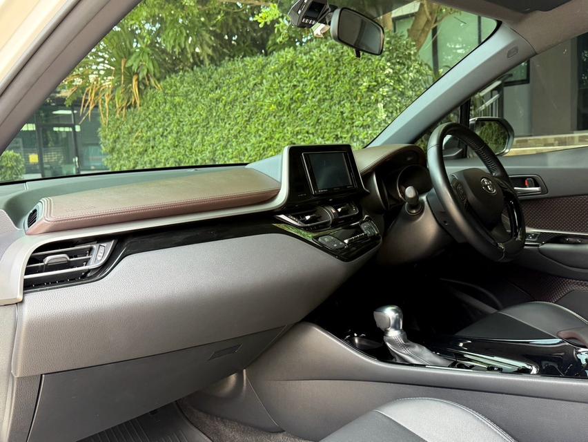 2019 TOYOTA CHR HV MID รถมือเดียว สภาพป้ายแดง เลขไมล์ 58,000 กม รถเข้าศูนย์ทุกระยะ ไม่เคยมีอุบัติเหตุครับ 11