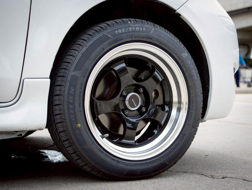 TOYOTA Yaris 1.5 J สีขาว ปี2011 รถสวยสภาพดี ภายในใหม่มาก พร้อมใช้งาน 2