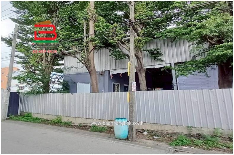 ที่ดินพร้อมสิ่งปลูกสร้าง ซอยลาดปลาเค้า 34 เนื้อที่ 104 ตรว. ใกล้ปั้มปตท.สาขาเกษตร-นวมินทร์ ถนนประเสริฐมนูกิจ แขวงจรเข้บัว เขตบางกะปิ กรุงเทพฯ 4