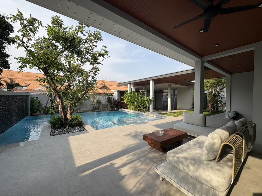 ขายบ้านเดี่ยวพร้อมสระว่ายน้ำใกล้หาดจอมเทียน 3 ห้องนอน 4 ห้องน้ำโรงจอดรถ จอดได้ 2 คัน อยูในโครงการหมู่บ้านมียาม 24 ชม. มีนิติบุคคล 1