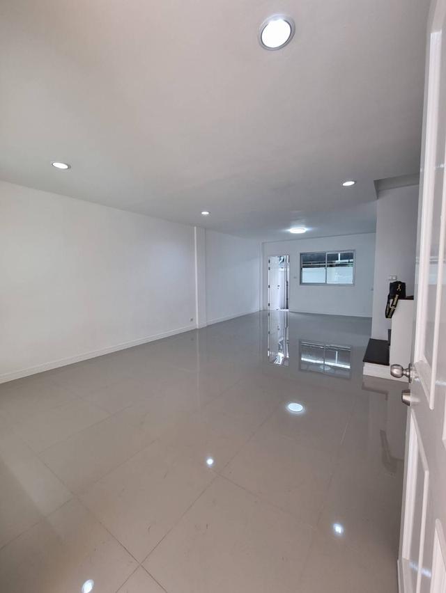 ขายทาวน์โฮม พลัส ซิตี้พาร์ค 3 ชั้น รีโนเวทใหม่ พร้อมเข้าอยู่ 4