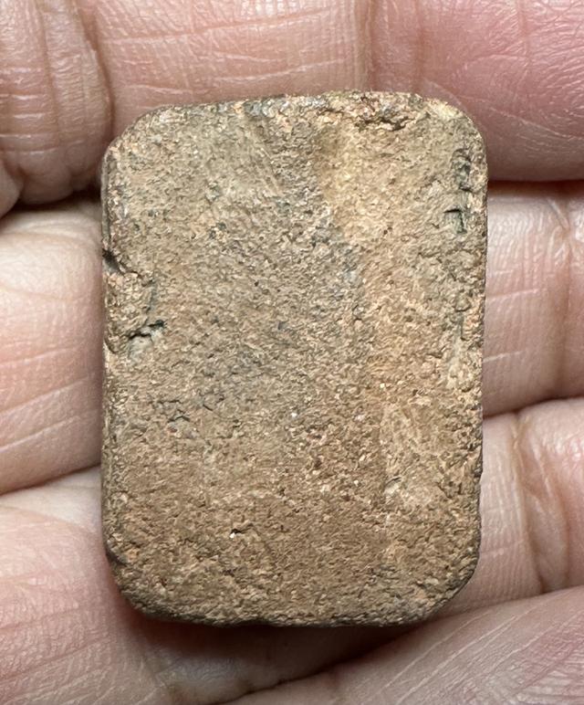 พระเนื้อดิน องค์ละ 800