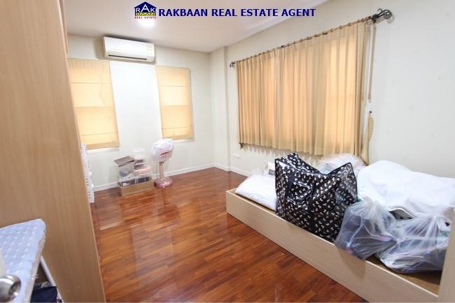 ขายบ้านนันทวัน รามคำแหง94 เนื้อที่ 83.80ตร.ว. 3นอน 3ห้องน้ำ มีห้องเมท บ้านสวย สภาพดี เข้าอยู่ได้เลย 12