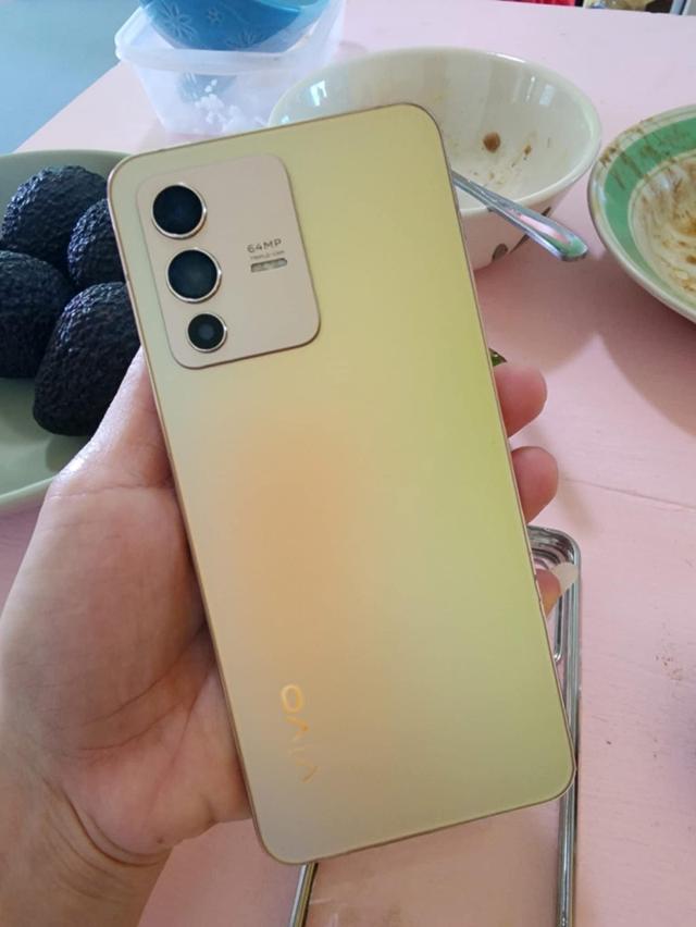 Vivo V23 สีทอง