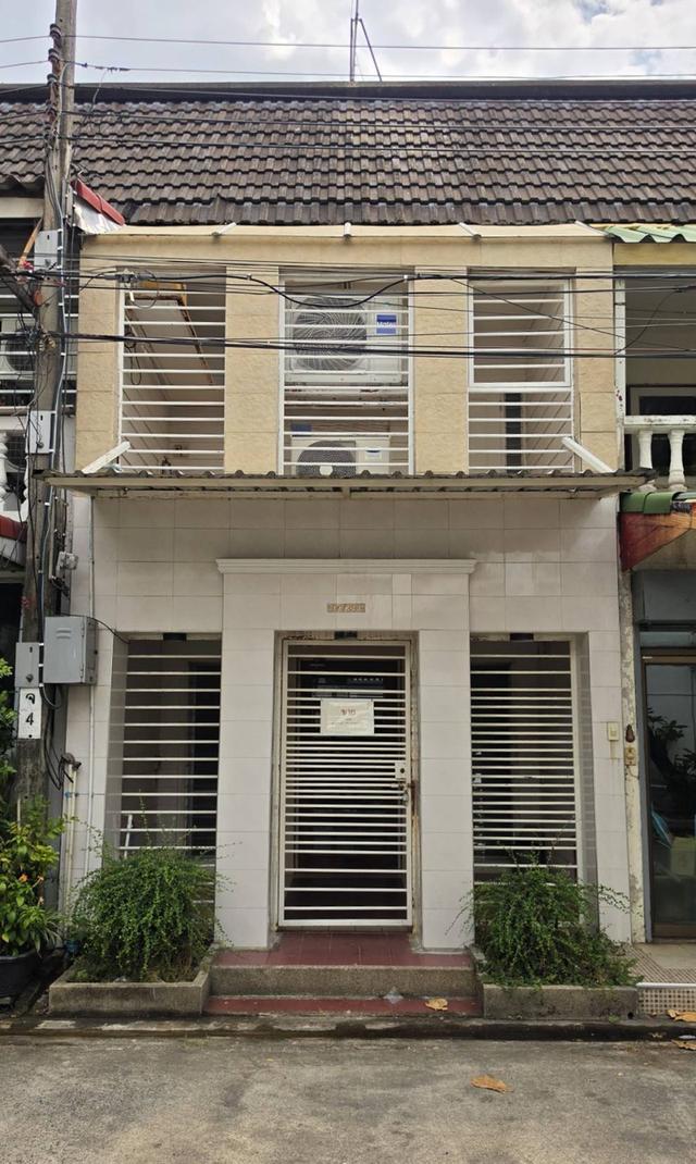 ขายทาวน์เฮาส์ 2 ชั้น ม.อมรพันธ์ 9 ซ.เสนานิคม 1 ลาดพร้าว ทำเลดี เดินทางสะดวก ใกล้BTS เสนานิคม 2