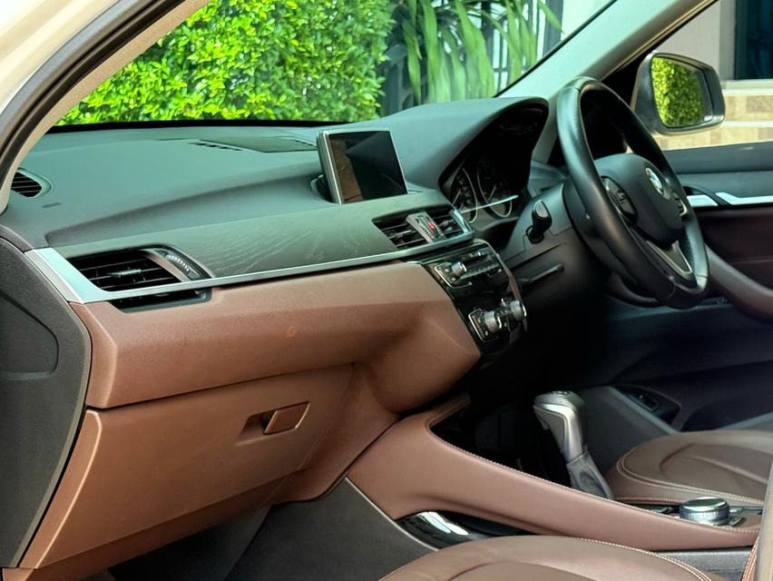 2017 BMW X1 F48 18D ( ดีเซล ) รถมือเดียวป้ายแดง รถออกศูนย์ BMW THAILAND รถวิ่งน้อย ประวัติศูนย์ครบ ไม่เคยมีอุบัติเหตุครับ 11