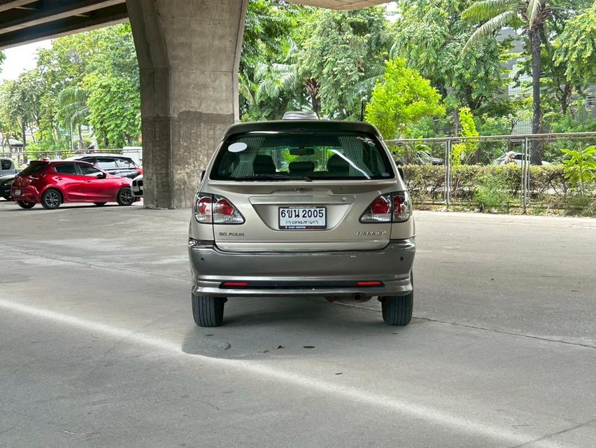 Toyota Harrier Year 2004