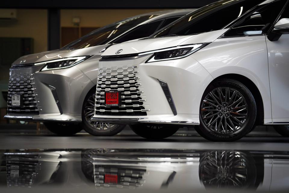 Lexus LM500h 6Seater 2026 สีขาว สวยดุจ รถป้ายแดง ออกศูนย์ Lexus รามอินทรา (6 ที่นั่ง) รูปย่อยที่ 4