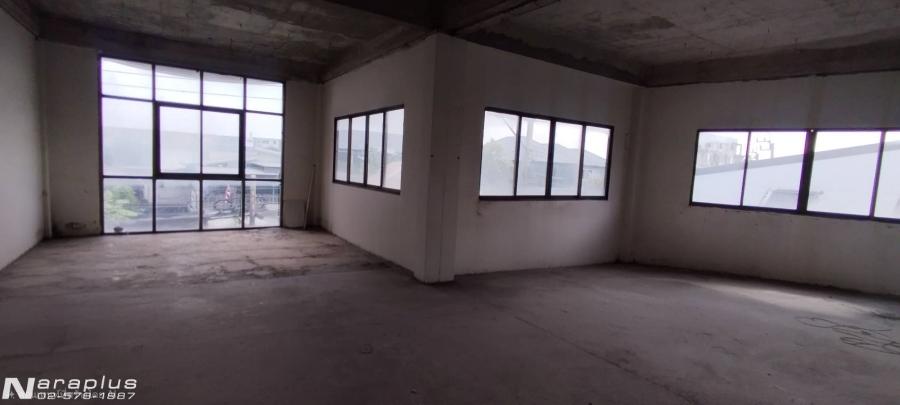 69020088 : ขายอาคารพาณิชย์ 4 ชั้น 2 คูหา พร้อมดาดฟ้าขนาดใหญ่ บนที่ดินขนาด 42 ตร.ว. หน้าหมู่บ้านกัญจน์เพชร วิลล่า ประชาอุทิศ 17 ดอนเมือง พื้นที่เยอะ คุ 10