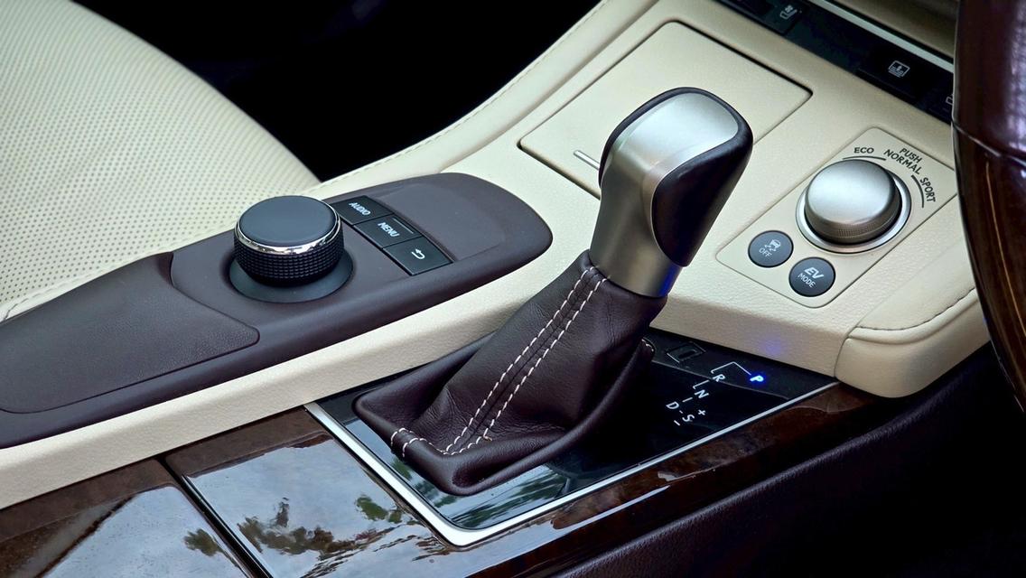 รหัสรถ WB36 Lexus ES300h ปี 2015  16