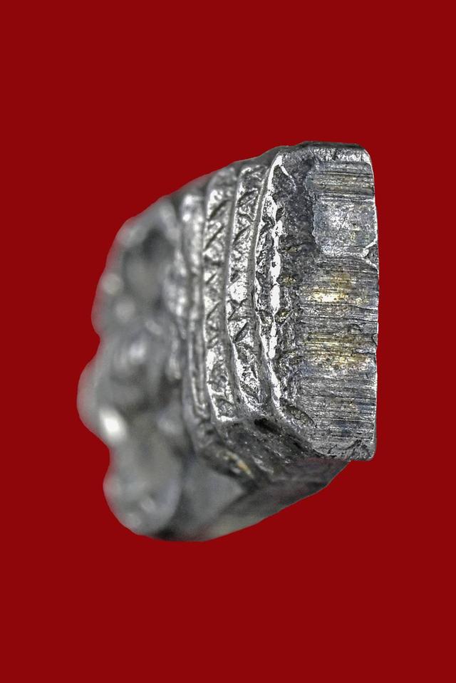 พระนาคปรกใบมะขาม หลวงปู่ทิม อิสริโก วัดละหารไร่. เนื้อเงิน ปี ๒๕๑๗ 5