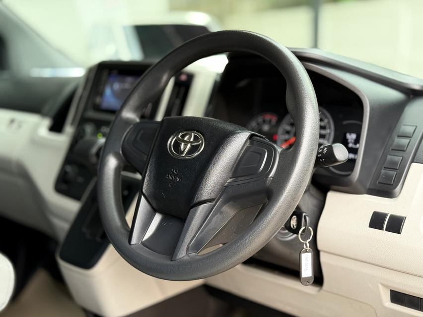 TOYOTA COMMUTER 2.8 2020   9