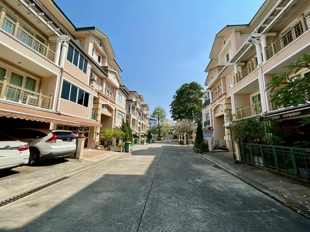 P601 ให้เช่า ทาวน์โฮมหรู 4 ชั้น คริสตัล วิลล์ Townhome Crystal Ville ติดทางด่วน เอกมัยรามอินทรา ซอยประดิษฐ์มนูธรรม 19 หลังเซ็นทรัลอีสต์วิลล์ 2