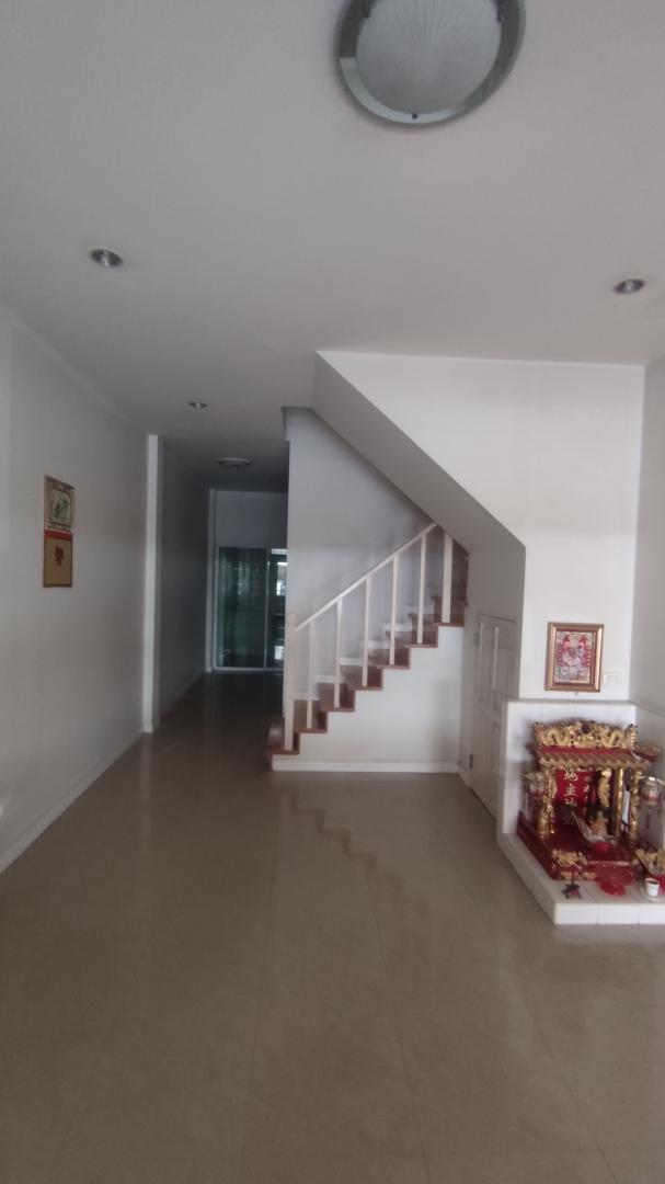 ด่วน ขายทาวน์เฮ้าส์ 3ชั้น 18ตรว. หมู่บ้านปริญลักษณ์ วงแหวน-สาธร บ้านเปล่า สภาพดี ใกล้รถไฟฟ้า ออกค่าโอนให้ 2