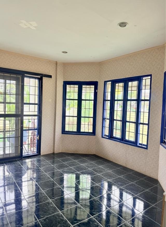 ชื่อหมู่บ้านชัยพฤกษ์รังสิต คลอง2(Land & House) ถนนฟ้าคราม  บ้านเดี่ยวเนื้อที่ 72 ตารางวาพื้นที่ใช้สอย133 ตารางเมตร 4ห้องนอน 3ห้องน้ำ 1ห้องรับแขก 4