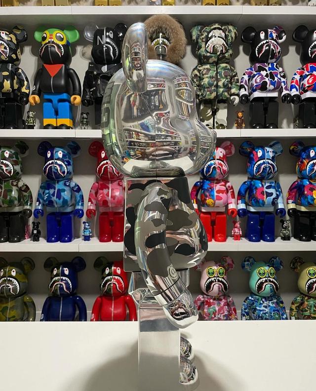 ขาย Bearbrick 1000% Bape Camo Shark 4