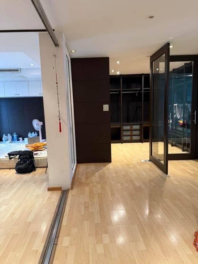 อาคารพาณิชย์ 2 ห้องที่ ตีทะลุกัน 12