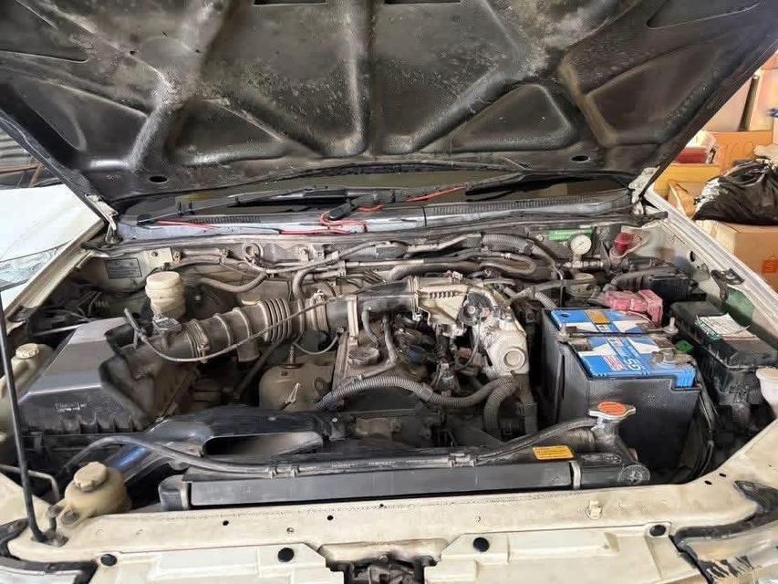 รถยนต์มิตซูบิชิไทรทรัล