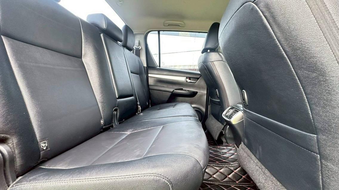 Toyota Hilux Revo 2.4 4Dr Double Cab Prerunner High A/T  8