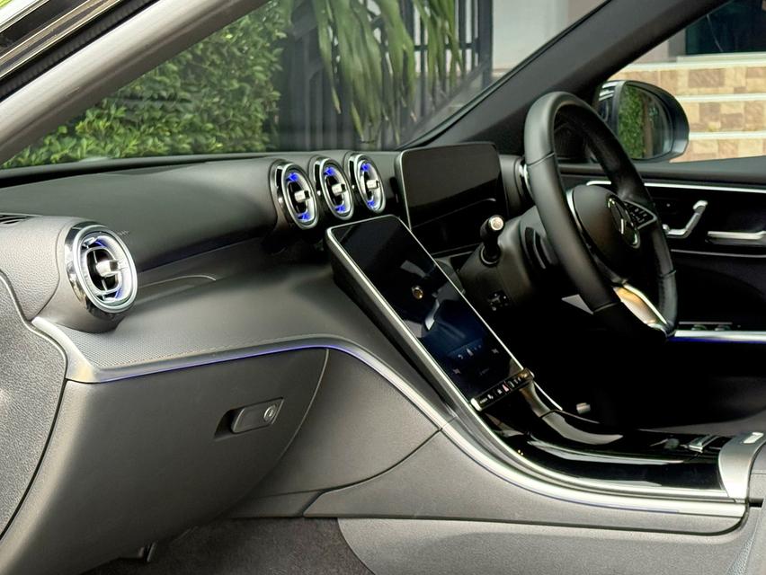 2023 BENZ C220D W206 รถมือเดียวออกป้ายแดง รถวิ่งน้อย เข้าศูนย์ทุกระยะ ไม่เคยมีอุบัติเหตุ วารันตียังเหลืออีกนานครับ 11