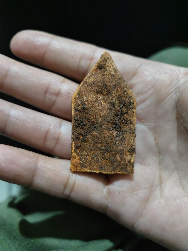 พระขุนแผน แขวนออ่น กรุวัดไชมงคล จังหวัด พระนครศรีอยุธยา