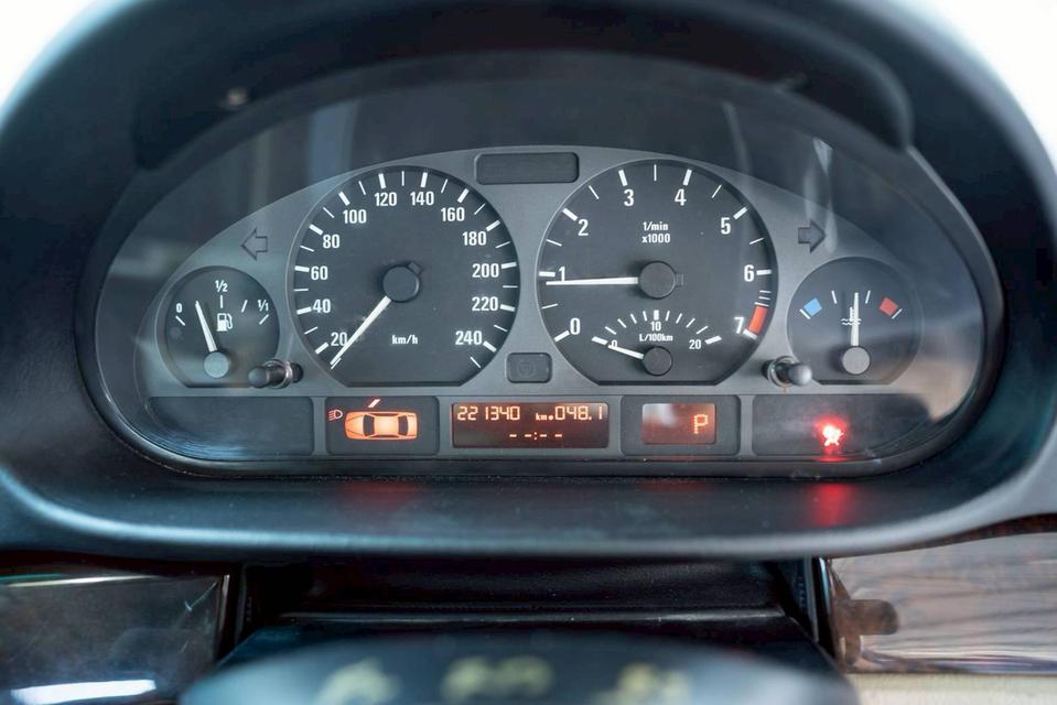 BMW 318i มือสอง ปี 2005 2