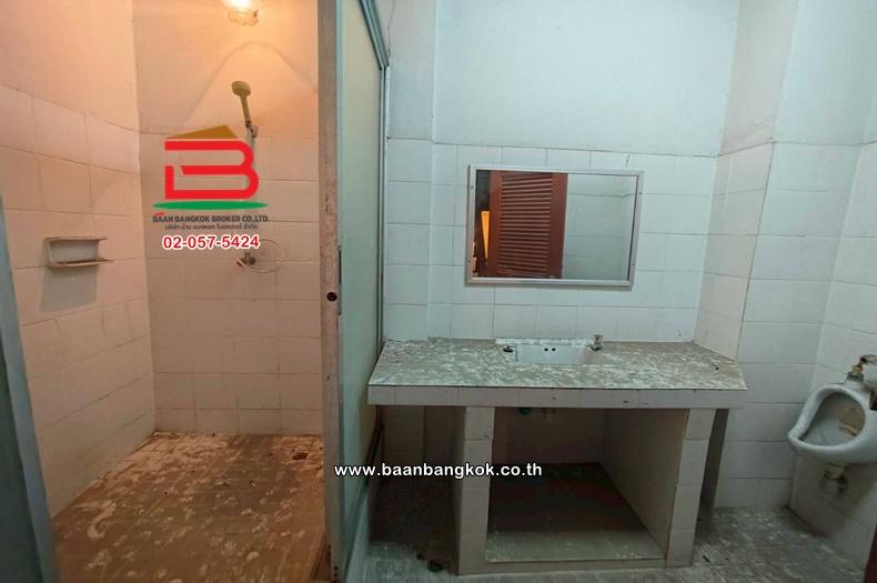 ทาวน์โฮม เนื้อที่ 36.3 ตร.ว. หมู่บ้านประยูรทอง 8 (สุขาภิบาล 5 ซอย 12/1), ใกล้เพลินนารี่มอลล์ ถนนสุขาภิบาล 5 แขวงท่าแร้ง เขตบางเขน 12