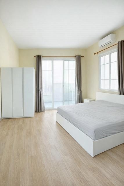 รังสิตคลอง1 เช่าทาวน์เฮ้าส์ 2 ชั้น 3 นอน 2 น้ำ ฟิวเจอร์พาร์ค รังสิต 1.2 กม. รพ.ปทุมเวช 2.1 กม. เหมาะอยู่อาศัย หรือปล่อยเ 4