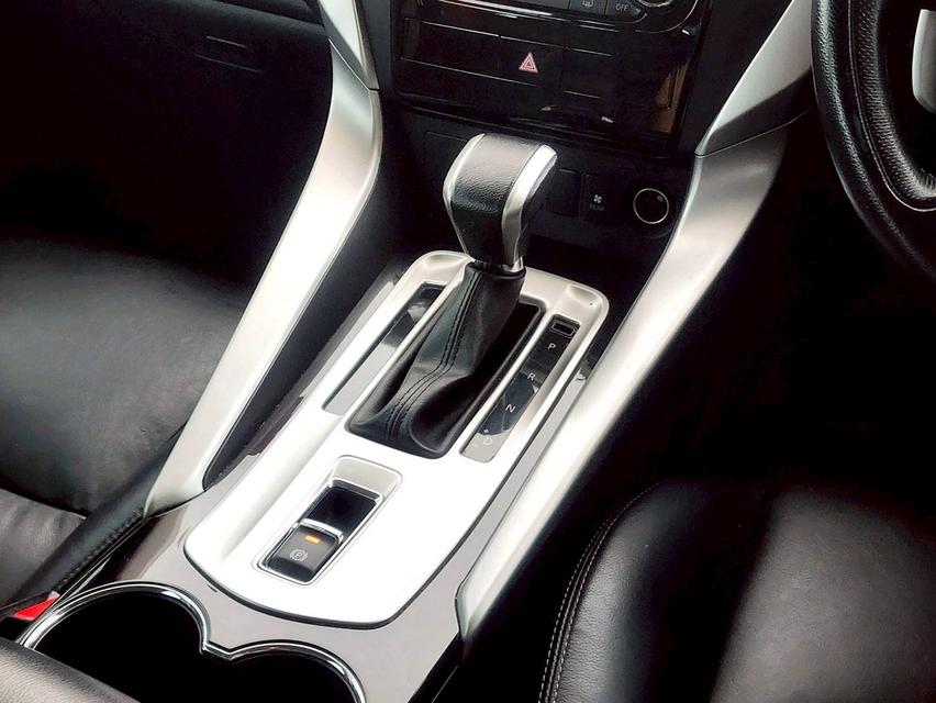 ขาย Mitsubishi Pajero 2.4GT ปี17 10