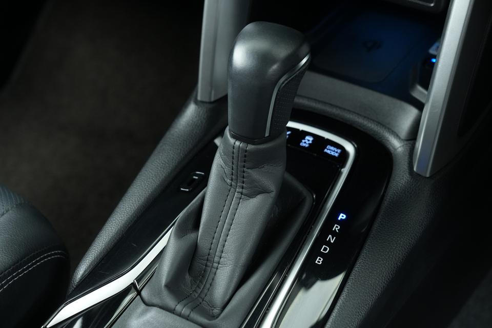 2022 Toyota Corolla Cross 1.8 Hybrid Premium Safety GR Sport SUV สีขาว เลขไมล์ 47175 กม. 11