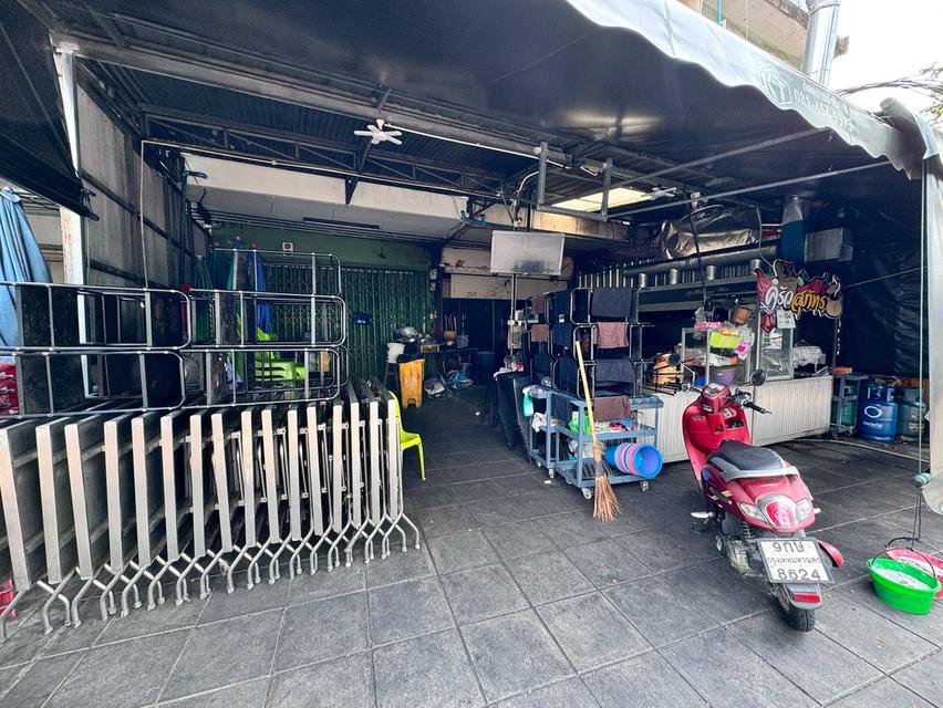 ขายอาคารพาณิชย์ 4.5 ชั้น เหมาะค้าขาย ซอยเอกมัย30 563 3