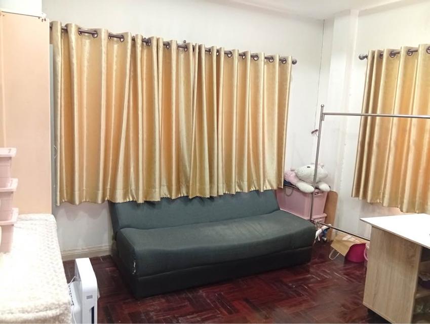 ขายด่วนค่ะ หมู่บ้านกรองทอง เข้าซอยศรีด่าน 22 บ้าน 2ชั้น 4ห้องนอน 3 ห้องน้ำ 0958459574 โอ๊ต 17