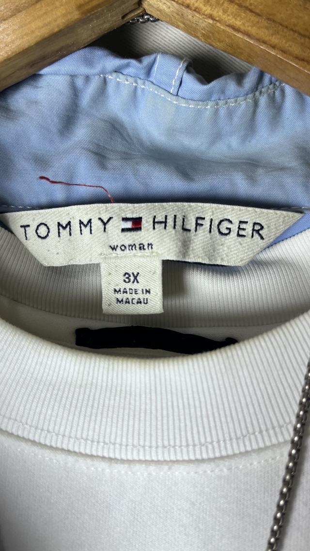 เสื้อคลุมTommy สีฟ้ามีฮู้ท ไซส์XL อก 50 ยาว 30 สภาพสวยใหม่ มีตำหนิตามภาพ นัดรับได้ รูปที่ 7