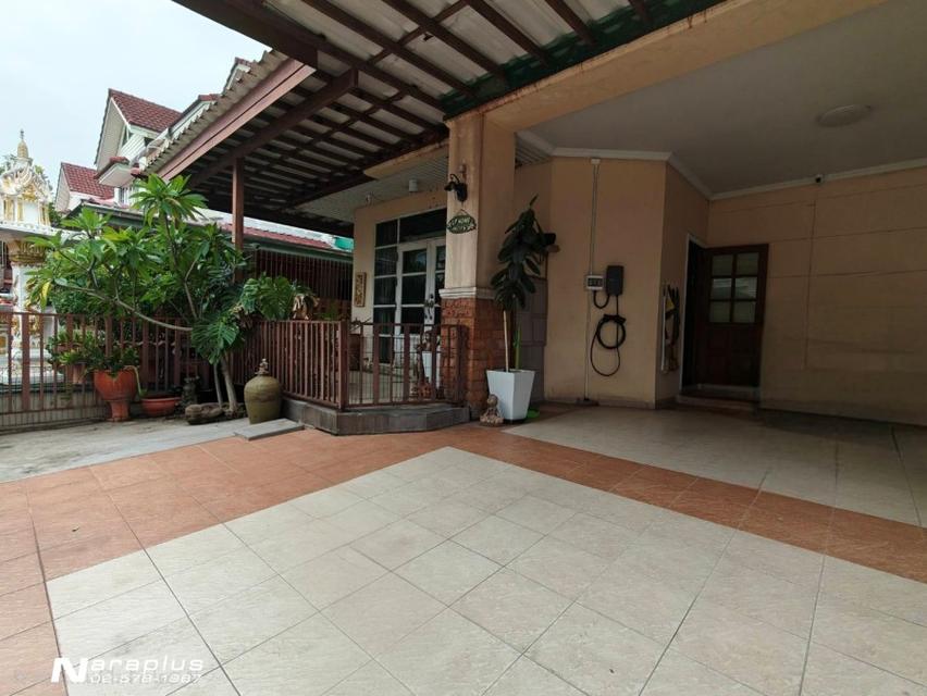 69090538 : ขายบ้านเดี่ยว 2 ชั้น พร้อมห้องใต้หลังคา ขนาด 58.3 ตรว. ถนนนาคนิวาส 37 แยก 1-8  บ้านติดตั้งโซล่าเซล ช่วยลดค่าไฟฟ้า และ เครื่องชาร์ทรถไฟฟ้า 5