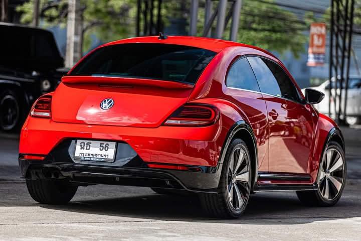 Volkswagen Beetle สีแดง 2