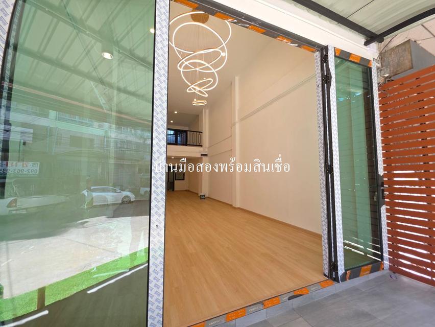 ถูกสุดในย่านนี้ อาคารพาณิชย์ 3 ชั้น ทำเลทอง เพียง 3.65 ล้าน "รามคำแหง 180" 2