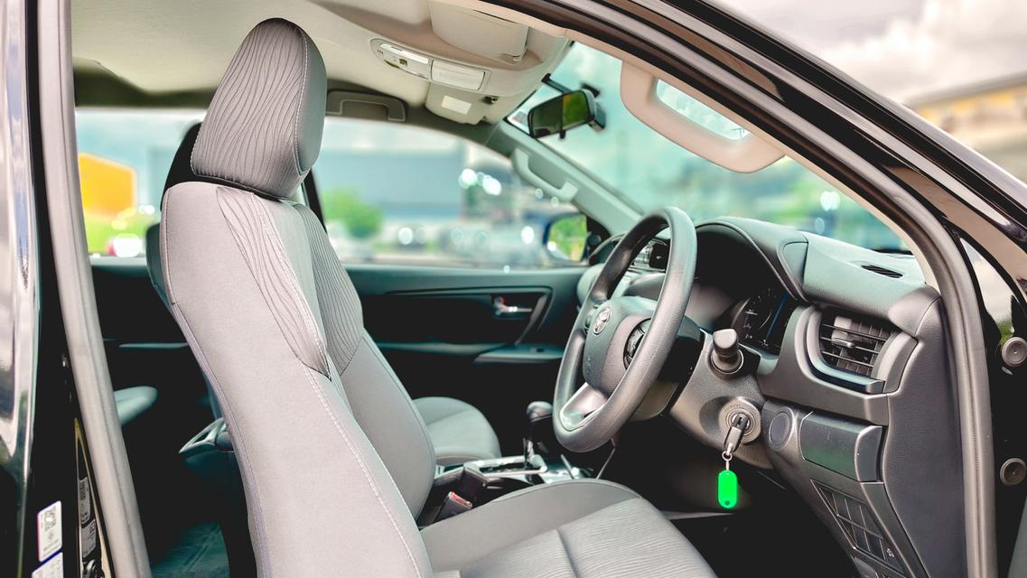 TOYOTA FORTUNER 2.4 LEADER A/T ปี 2025 จด 2026 รูปย่อยที่ 4