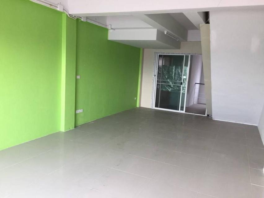 ขายอาคารพาณิชย์ ในนิคมปลวกแดง  ต.ปลวกแดง  จ.ระยอง  3 ชั้น  16.5 ตรว.  ขายราคา 4.1 ล้านบาท  สนใจติดต่อ 085-1210072 8