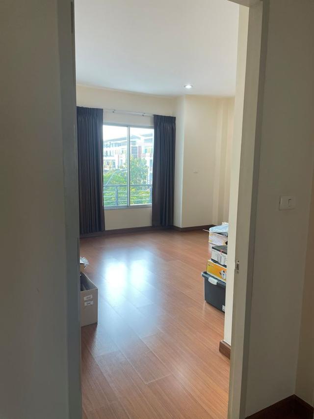 ขายทาวน์โฮม 3 ชั้น บ้านกลางเมือง เออร์บาเนี่ยน ศรีนครินทร์ หลังริม ทำเลดี เดินทางสะดวก ใกล้รถไฟฟ้าสถานีสวนหลวง ร.9    8