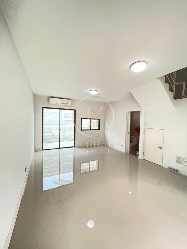 B69-301 ขายด่วน ทาวน์โฮม 3 ชั้น หมู่บ้านกลางเมือง ปิ่นเกล้า-จรัญฯเนื้อที่ 18.9 ตร.ว พื้นที่ใช้สอย 145 ตร.ม 3 ห้องนอน 3 ห้องน้ำ 5
