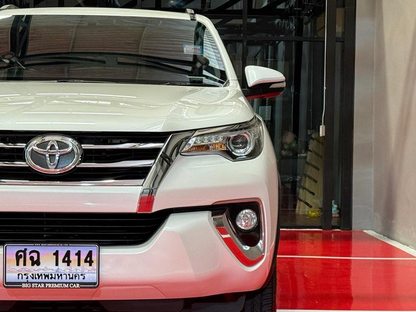 2017 TOYOTA FORTUNER 2.8 V รถมือเดียวออกป้ายแดง รถวิ่งน้อย ประวัติศูนย์ครบ ไม่เคยมีอุบัติเหตุครับ 8