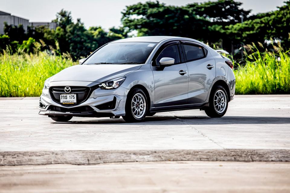 Mazda2 1.3 High Connect Sedan Skyactiv ปี 2018 สีเทา 9