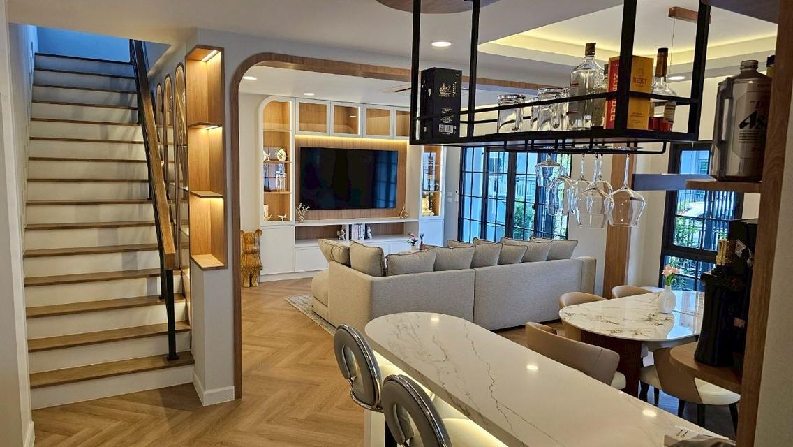  ขายบ้านหรู บ้านเดี่ยว 2 ชั้น สไตล์ Modern Luxury พร้อมอยู่ โครงการคุณภาพจาก AP Thailand หมู่บ้าน Centro บางนา 4