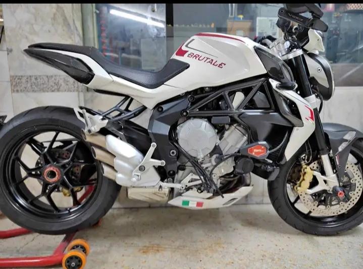 2015 MV Agusta Brutale 675