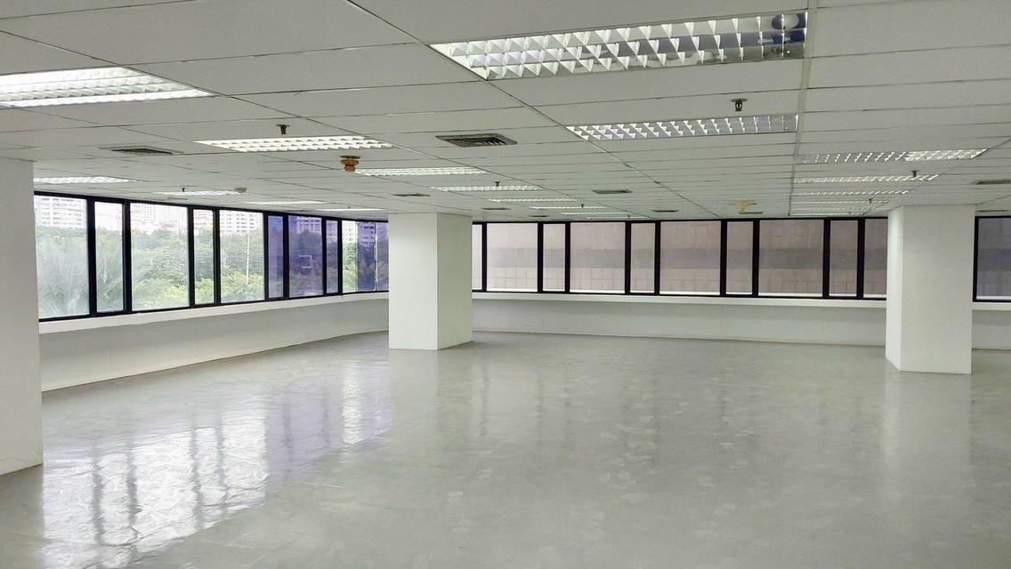 Prime Office for SALE at Ocean Tower 1 view facing Benjakitti Park 5